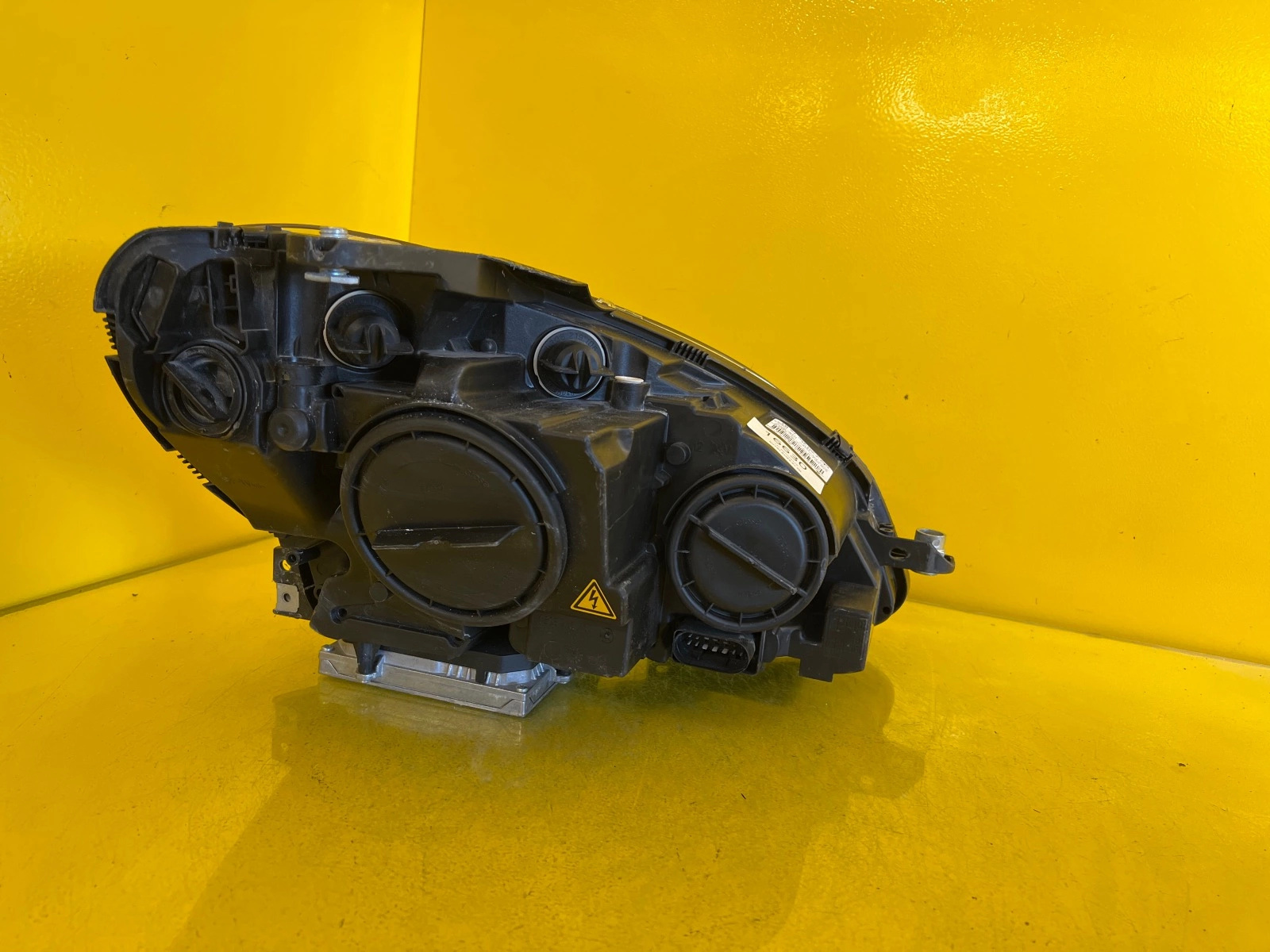 Reflektor Lampa Lewa MERCEDES W204 C-Klasa 11-14 XENON A2048207561 Autolamps 3 Reflektor Lampa Lewa MERCEDES W204 C-Klasa 11-14 XENON A2048207561