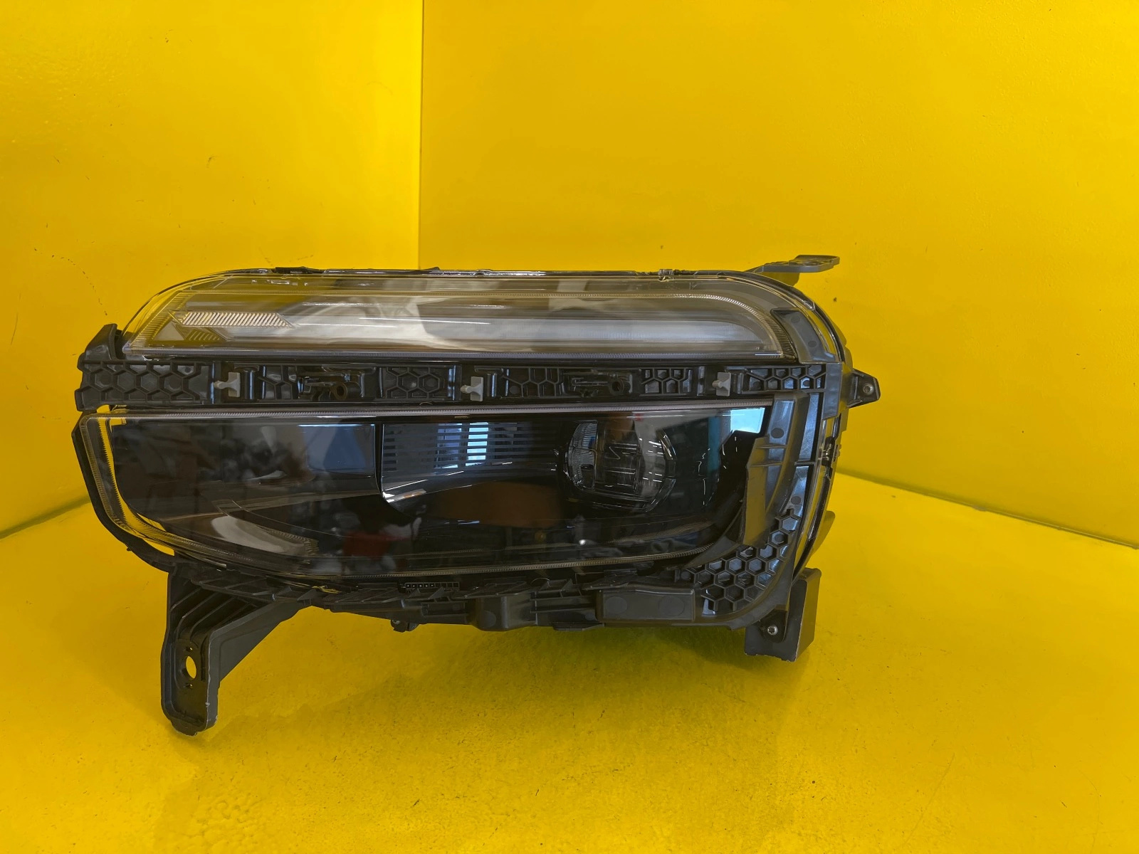 Reflektor LAMPA LEWA PRZEDNIA JEEP AVENGER FULL LED 22- Autolamps Reflektor LAMPA LEWA PRZEDNIA JEEP AVENGER FULL LED 22-