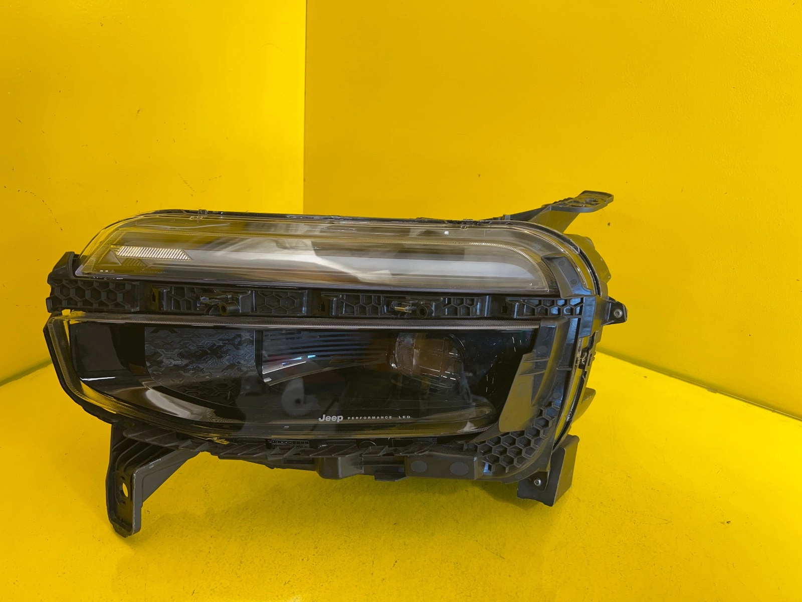 Reflektor LAMPA LEWA PRZEDNIA JEEP AVENGER FULL LED 22- Autolamps Reflektor LAMPA LEWA PRZEDNIA JEEP AVENGER FULL LED 22-