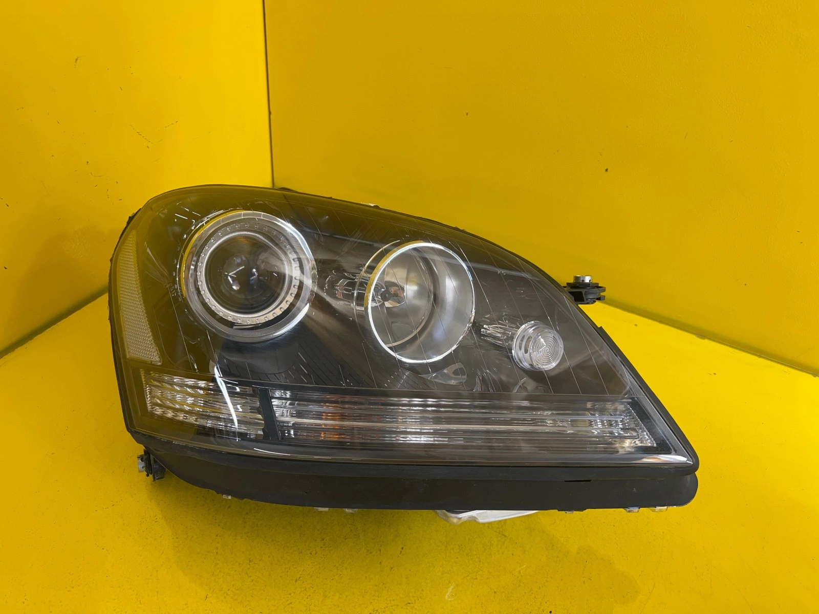 Reflektor LAMPA PRAWA MERCEDES W164 ML przed lift AMG BI XENON A1648206861 Autolamps Reflektor LAMPA PRAWA MERCEDES W164 ML przed lift AMG BI XENON A1648206861