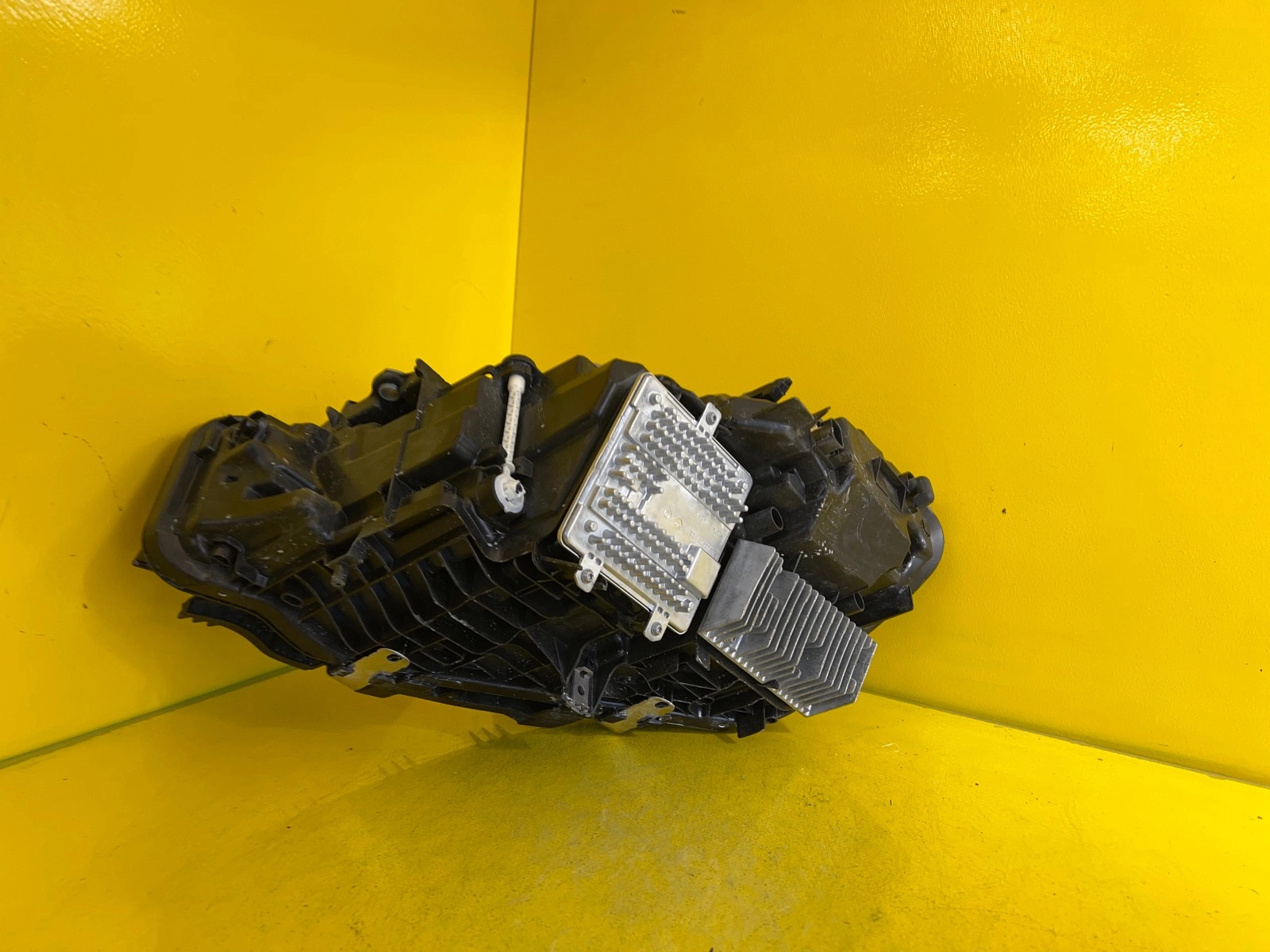 Reflektor LAMPA PRAWA BMW 3 G20 LCI Lift Full Led 9450796-03 Autolamps 3 Reflektor LAMPA PRAWA BMW 3 G20 LCI Lift Full Led 9450796-03