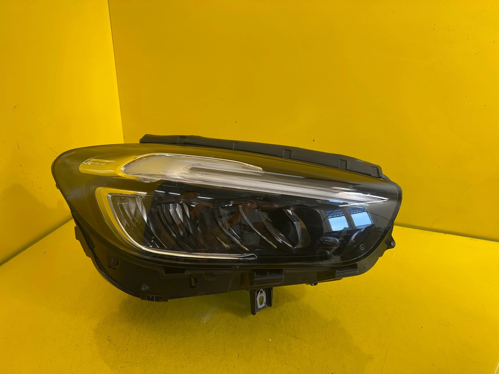 Reflektor LAMPA PRAWA MERCEDES W247 FULL LED PERFORMANCE A247906804 Autolamps Reflektor LAMPA PRAWA MERCEDES W247 FULL LED PERFORMANCE A247906804