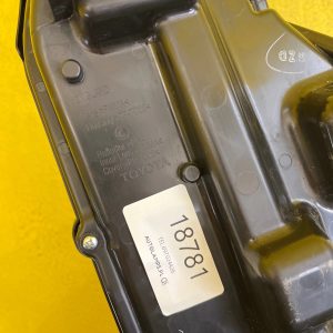 Reflektor Lampa Prawa Halogen Kierunkowskaz Toyota Yaris Cross