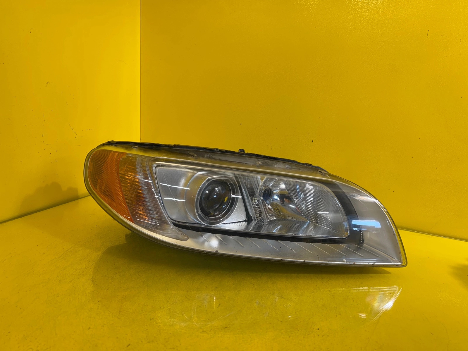 Reflektor Lampa Prawa VOLVO XC70 V70 S80 II XENON 313214348 nieskrętna Autolamps Reflektor Lampa Prawa VOLVO XC70 V70 S80 II XENON 313214348 nieskrętna