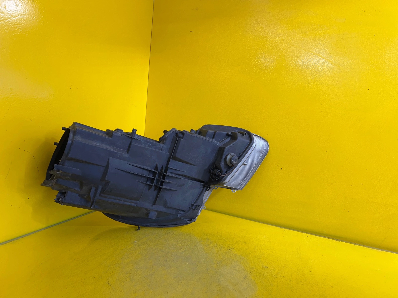 Reflektor LAMPA LEWA PRZEDNIA PORSCHE 911 996 986 BOXTER Autolamps 3 Reflektor LAMPA LEWA PRZEDNIA PORSCHE 911 996 986 BOXTER