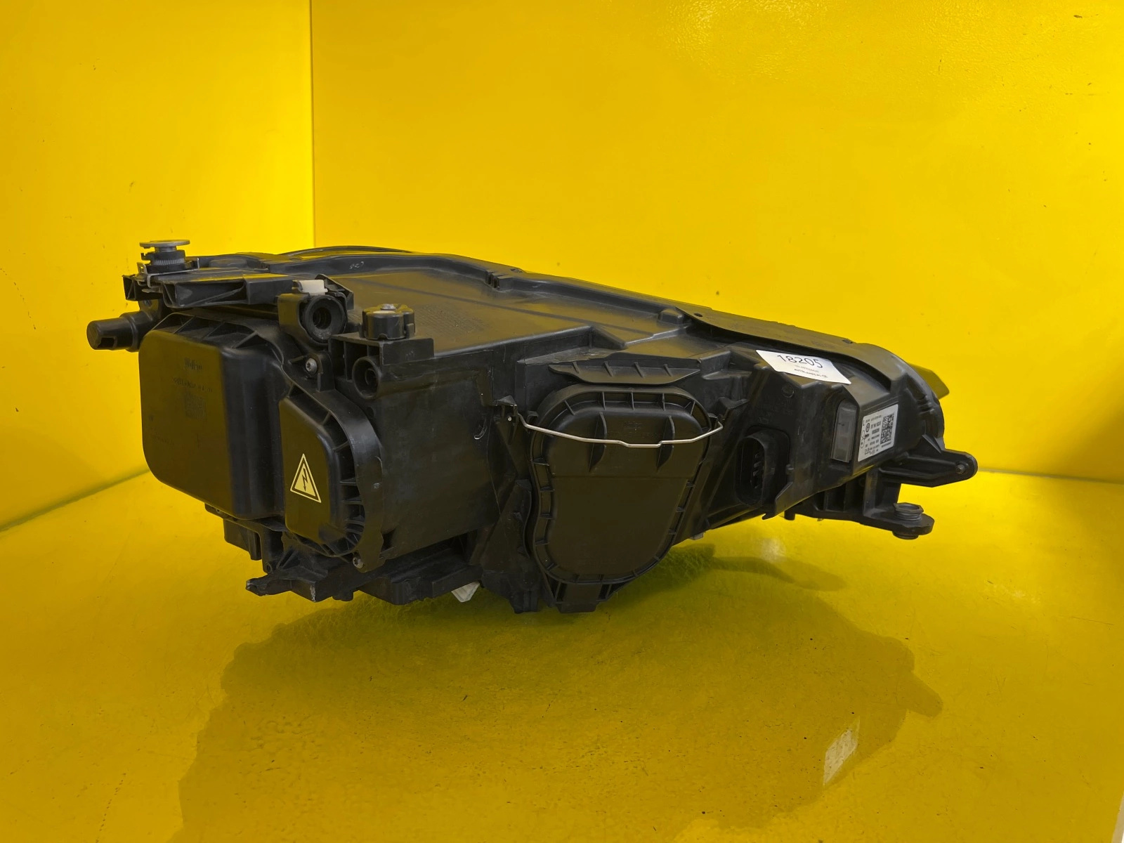 Reflektor LAMPA LEWA PRZEDNIA VW GOLF SPORTSVAN 517941033B Autolamps 3 Reflektor LAMPA LEWA PRZEDNIA VW GOLF SPORTSVAN 517941033B