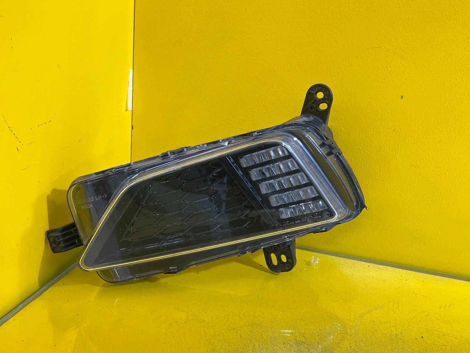 Reflektor Lampa Prawa Halogen VW Polo VI 2G0 DRL LED 2017- 89250861 Autolamps Reflektor Lampa Prawa Halogen VW Polo VI 2G0 DRL LED 2017- 89250861