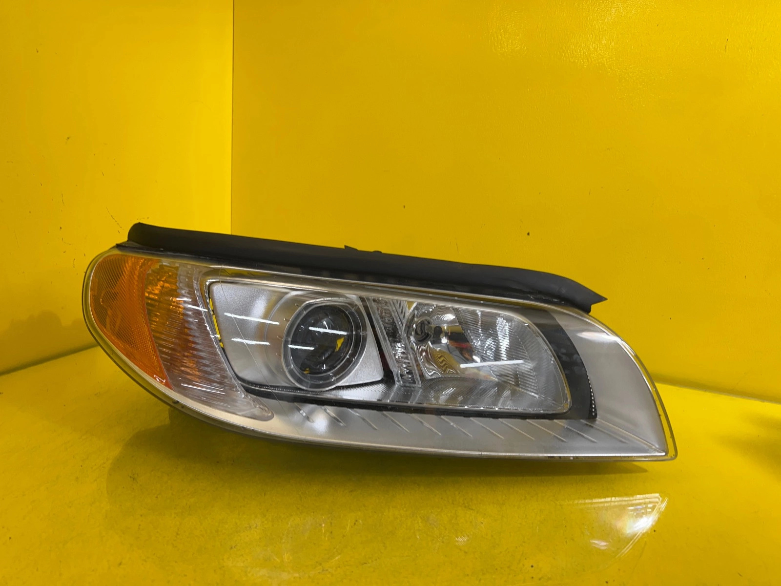 Reflektor LAMPA PRAWA VOLVO XC70 V70 S80 II XENON 313214348 07-12 Autolamps Reflektor LAMPA PRAWA VOLVO XC70 V70 S80 II XENON 313214348 07-12