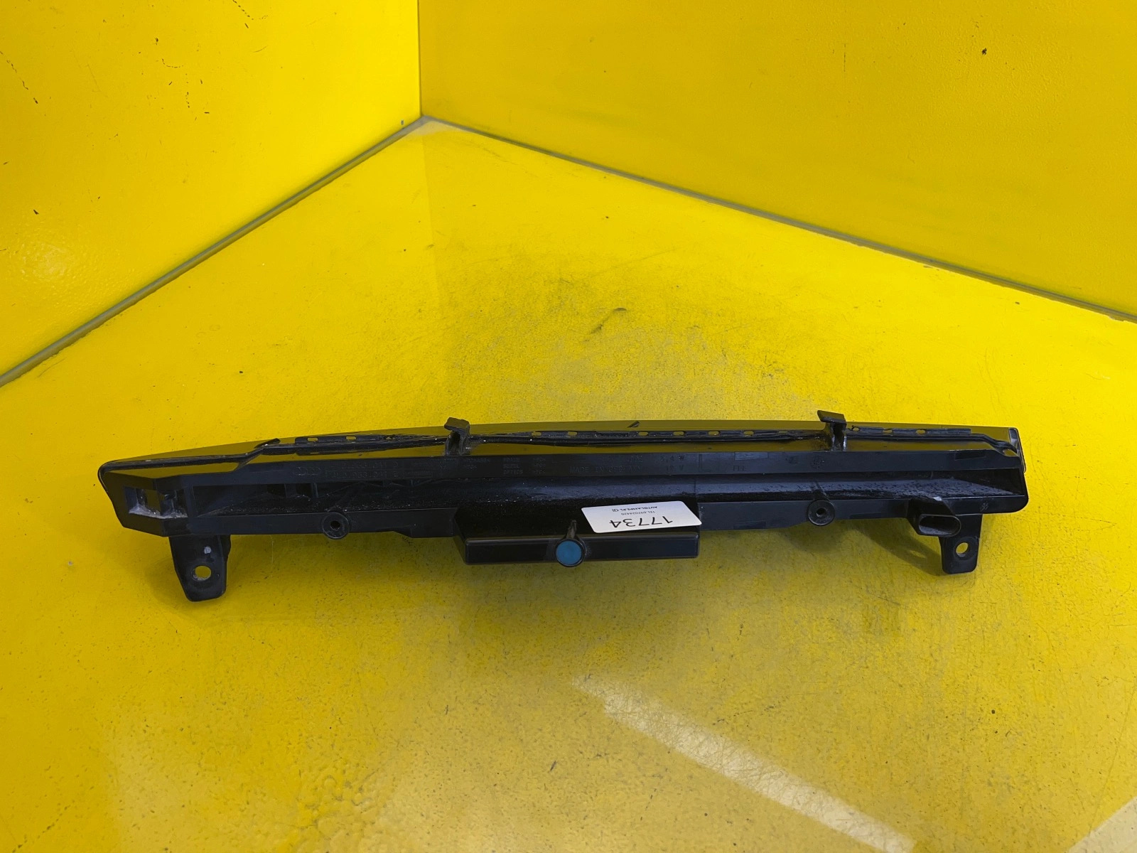 Reflektor KIERUNKOSKAZ LAMPA PRAWA AUDI Q7 4L0953041 09-15 LED Autolamps 2 Reflektor KIERUNKOSKAZ LAMPA PRAWA AUDI Q7 4L0953041 09-15 LED