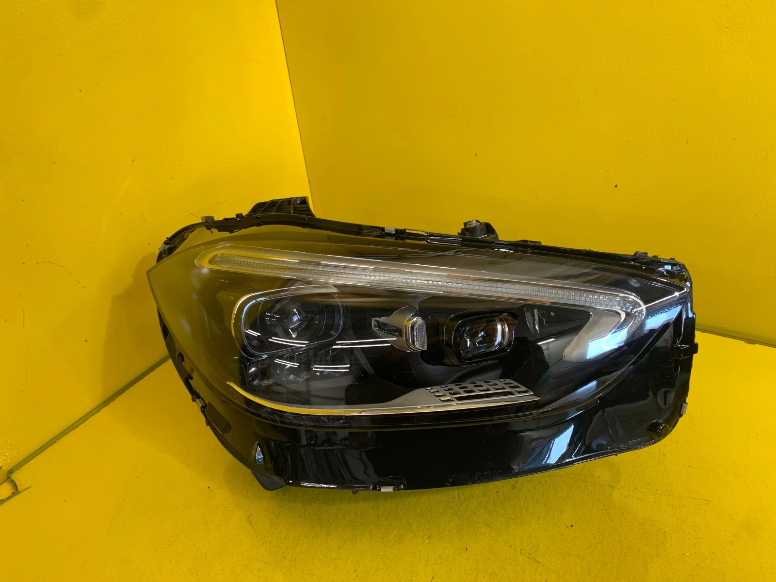 Reflektor Lampa Prawa MERCEDES C-KLASA W206 A2069061002 Autolamps Reflektor Lampa Prawa MERCEDES C-KLASA W206 A2069061002