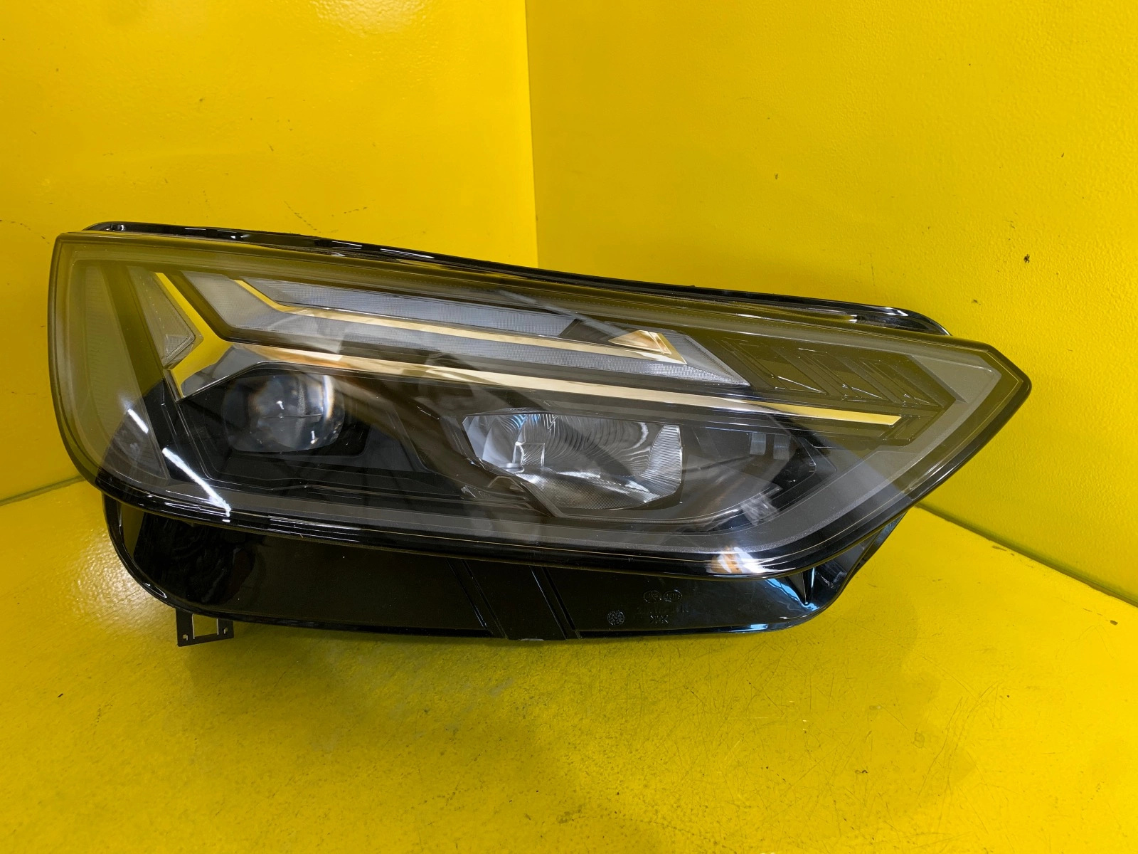 Reflektor Lampa Prawa AUDI Q5 SQ5 80A LIFT 80A941036 Autolamps Reflektor Lampa Prawa AUDI Q5 SQ5 80A LIFT 80A941036