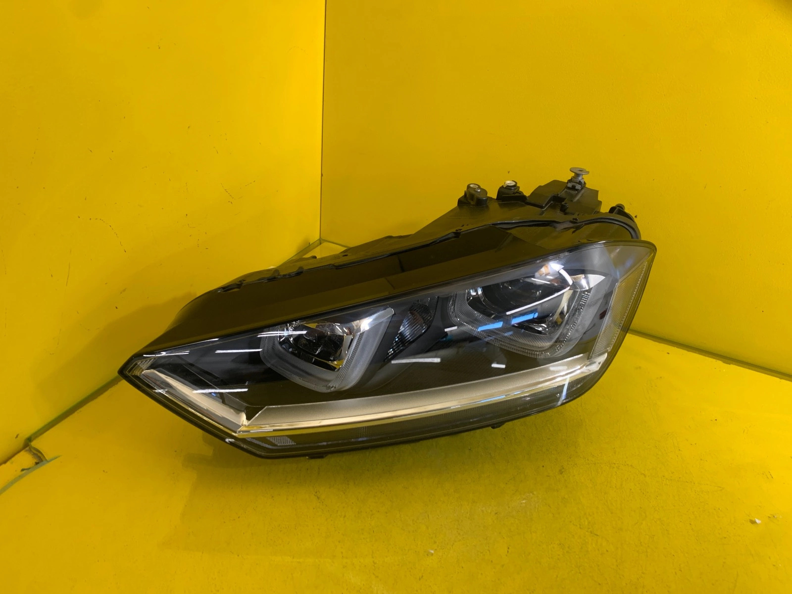 Reflektor LAMPA LEWA VW GOLF SPORTSVAN Xenon 14-18 517941753B Autolamps Reflektor LAMPA LEWA VW GOLF SPORTSVAN Xenon 14-18 517941753B