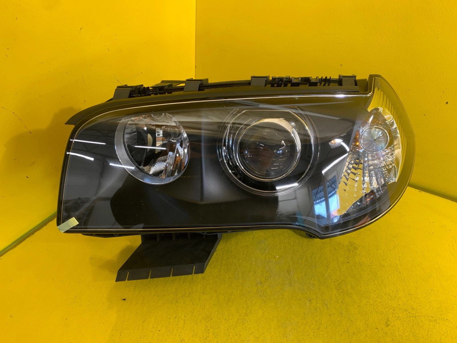 Reflektor LAMPA LEWA PRZEDNIA BMW X3 E83 XENON skrętny Autolamps Reflektor LAMPA LEWA PRZEDNIA BMW X3 E83 XENON skrętny