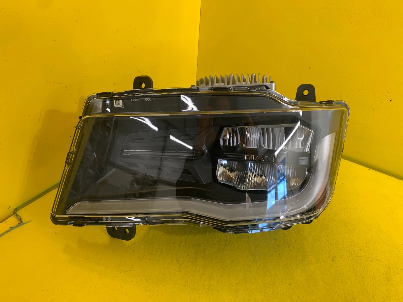 Reflektor Lampa LEWA MAN TGX TGE TGS FULL LED 81251016861 Autolamps Reflektor Lampa LEWA MAN TGX TGE TGS FULL LED 81251016861