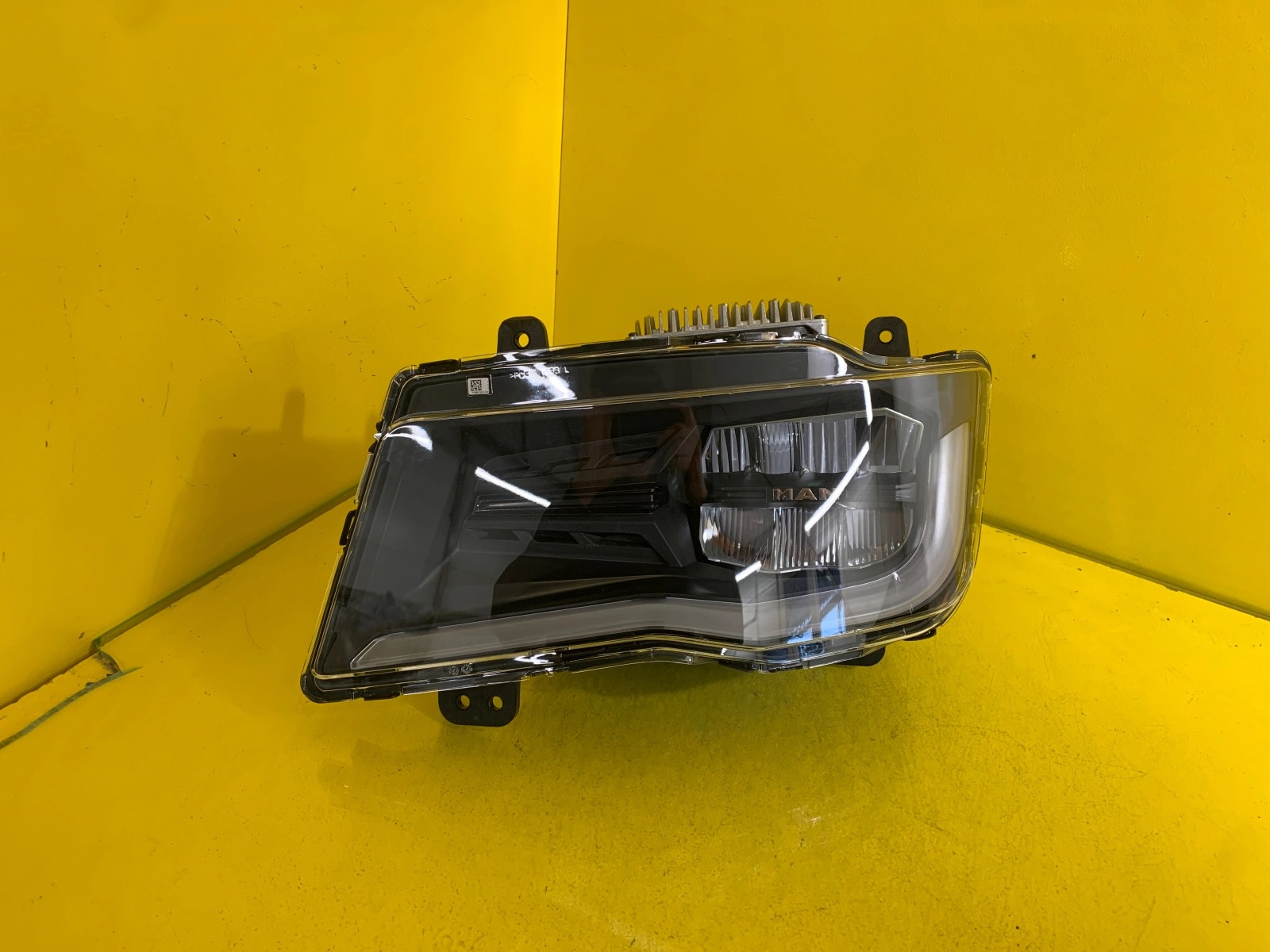 Reflektor Lampa LEWA MAN TGX TGE TGS FULL LED VT251016509 Autolamps Reflektor Lampa LEWA MAN TGX TGE TGS FULL LED VT251016509