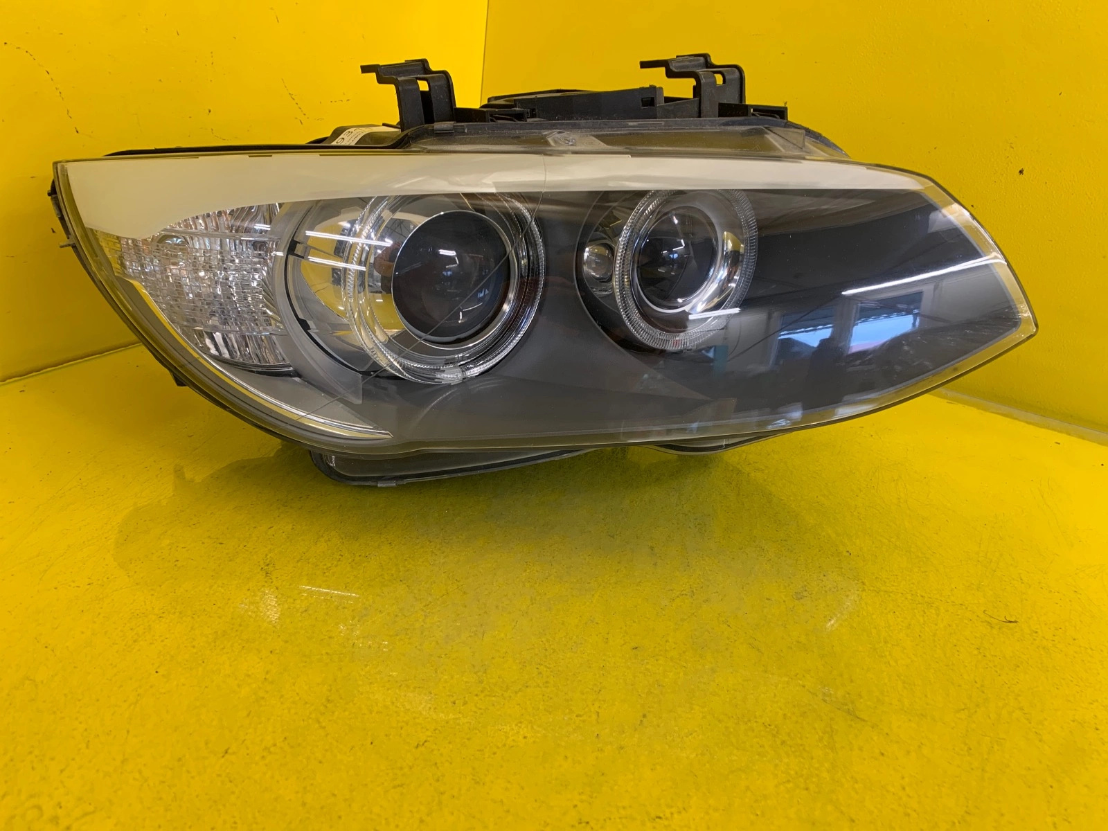 Reflektor LAMPA PRAWA BMW 3 M3 E92 06-10 BI-XENON 7273200-07 Autolamps Reflektor LAMPA PRAWA BMW 3 M3 E92 06-10 BI-XENON 7273200-07