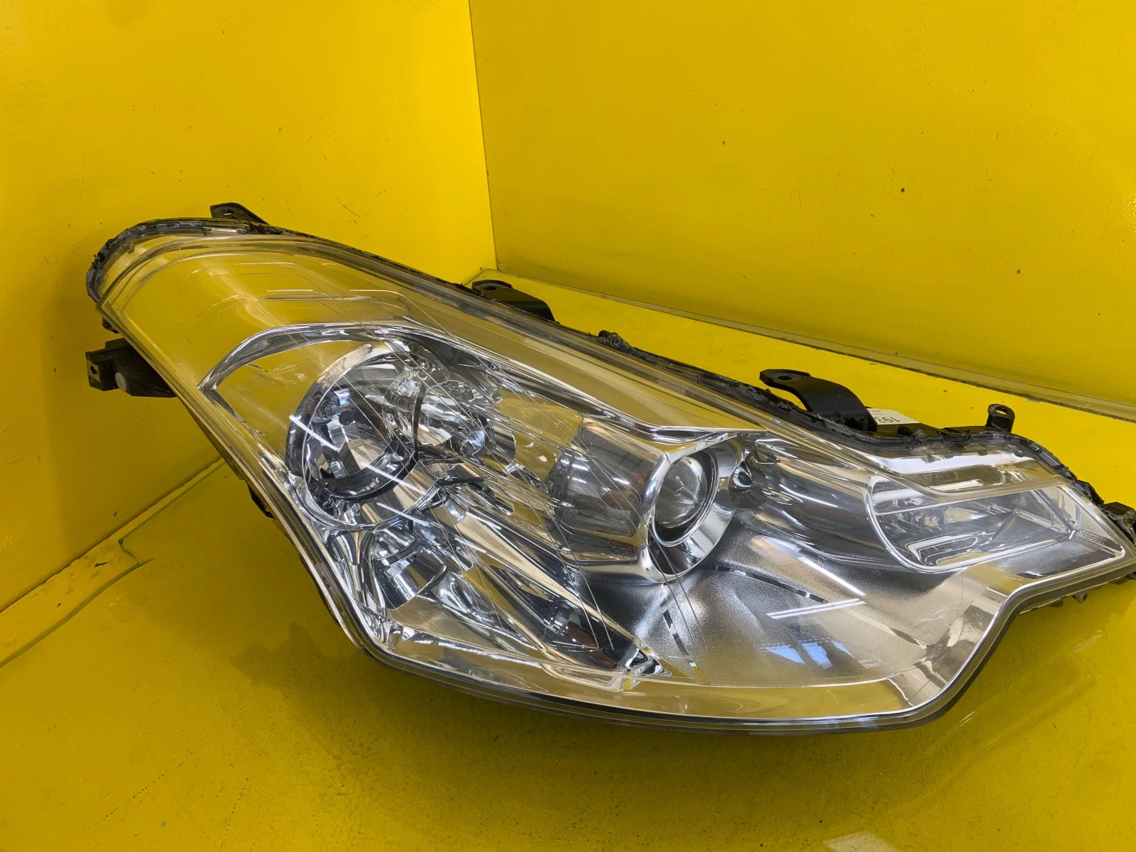 Reflektor LAMPA PRAWA CITROEN C-CROSSER XENON 07-12 Autolamps Reflektor LAMPA PRAWA CITROEN C-CROSSER XENON 07-12