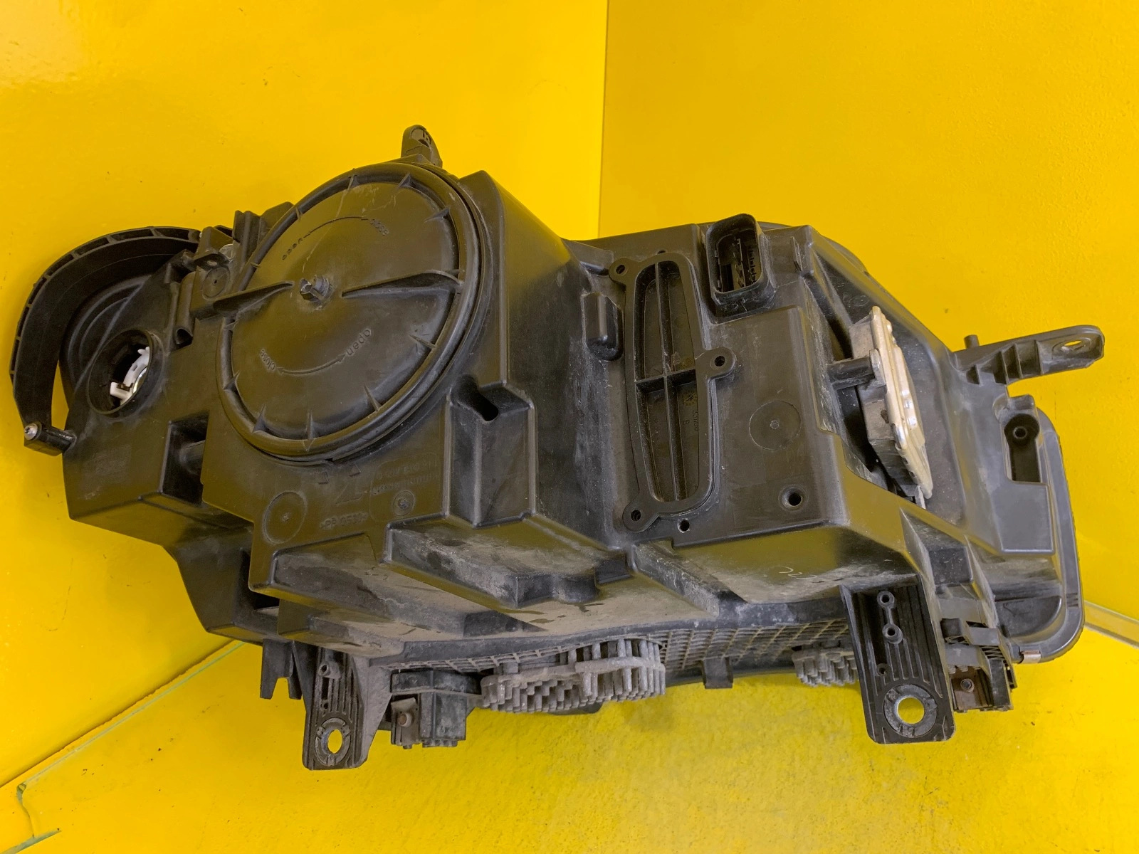 Reflektor LAMPA LEWA BMW X5 F15 X6 F16 13-18 BI-XENON 7290053 Autolamps 4 Reflektor LAMPA LEWA BMW X5 F15 X6 F16 13-18 BI-XENON 7290053