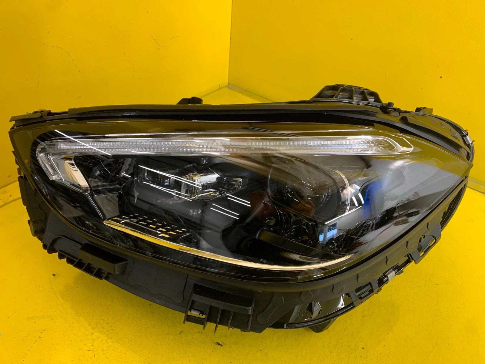 Reflektor LAMPA LEWA MERCEDES C-KLASA W206 A2069060902 Autolamps Reflektor LAMPA LEWA MERCEDES C-KLASA W206 A2069060902