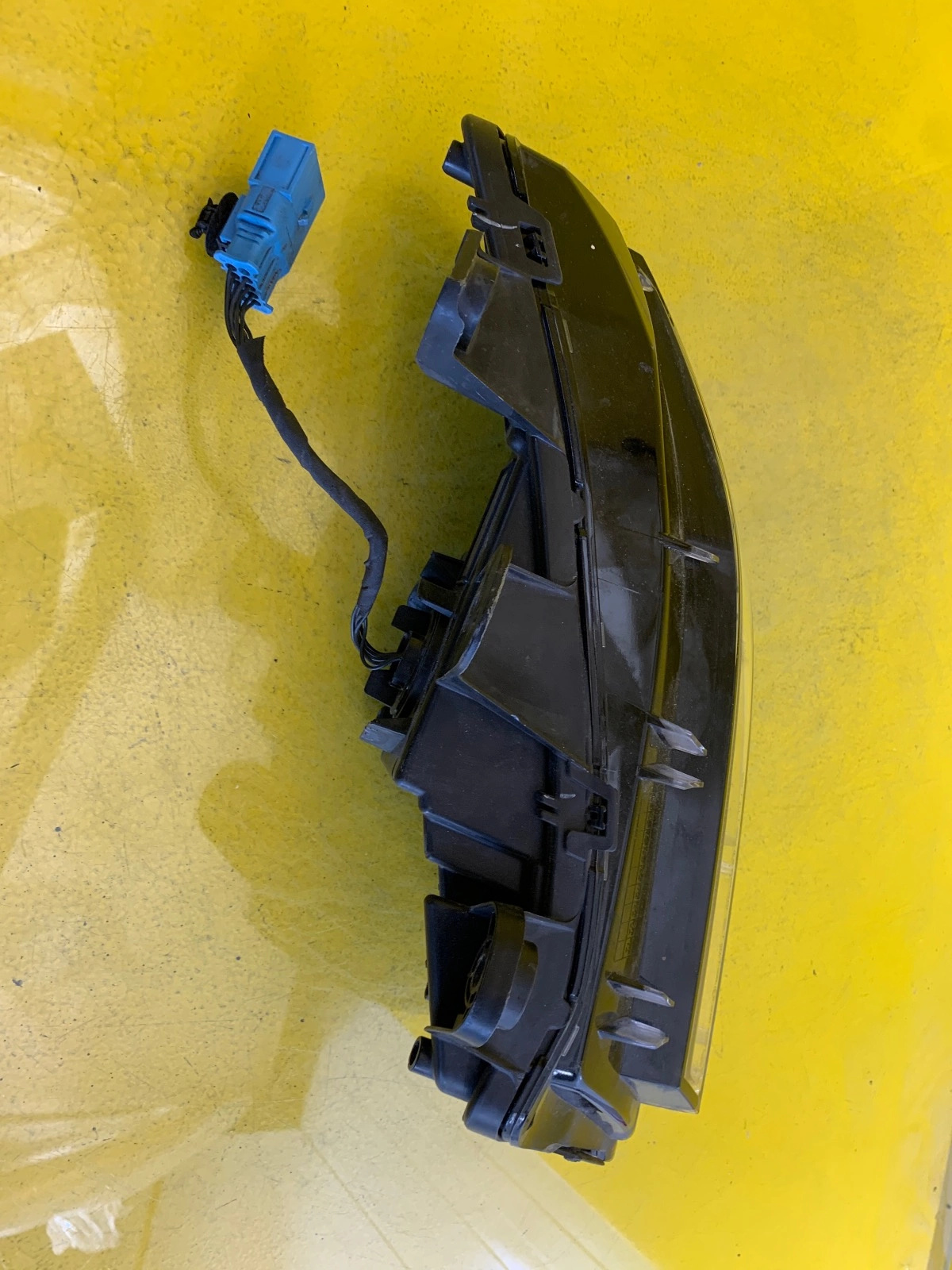 Reflektor LAMPA PRAWA PEUGEOT 3008 LED EU 9836230980 HALOGEN Autolamps 2 Reflektor LAMPA PRAWA PEUGEOT 3008 LED EU 9836230980 HALOGEN