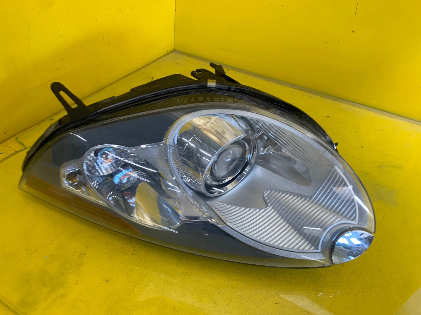 Reflektor Lampa Prawa Jaguar XK XKR X150 Xenon Nieskrętny 07-11 Autolamps Reflektor Lampa Prawa Jaguar XK XKR X150 Xenon Nieskrętny 07-11