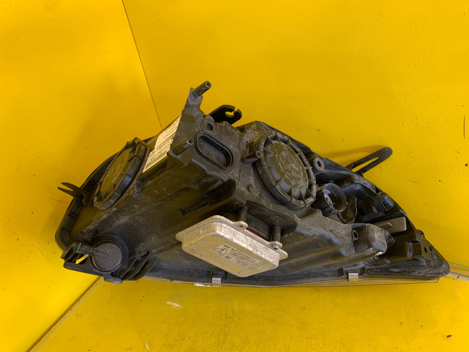 Reflektor Lampa Prawa Jaguar XK XKR X150 Xenon Nieskrętny 07-11 Autolamps 4 Reflektor Lampa Prawa Jaguar XK XKR X150 Xenon Nieskrętny 07-11