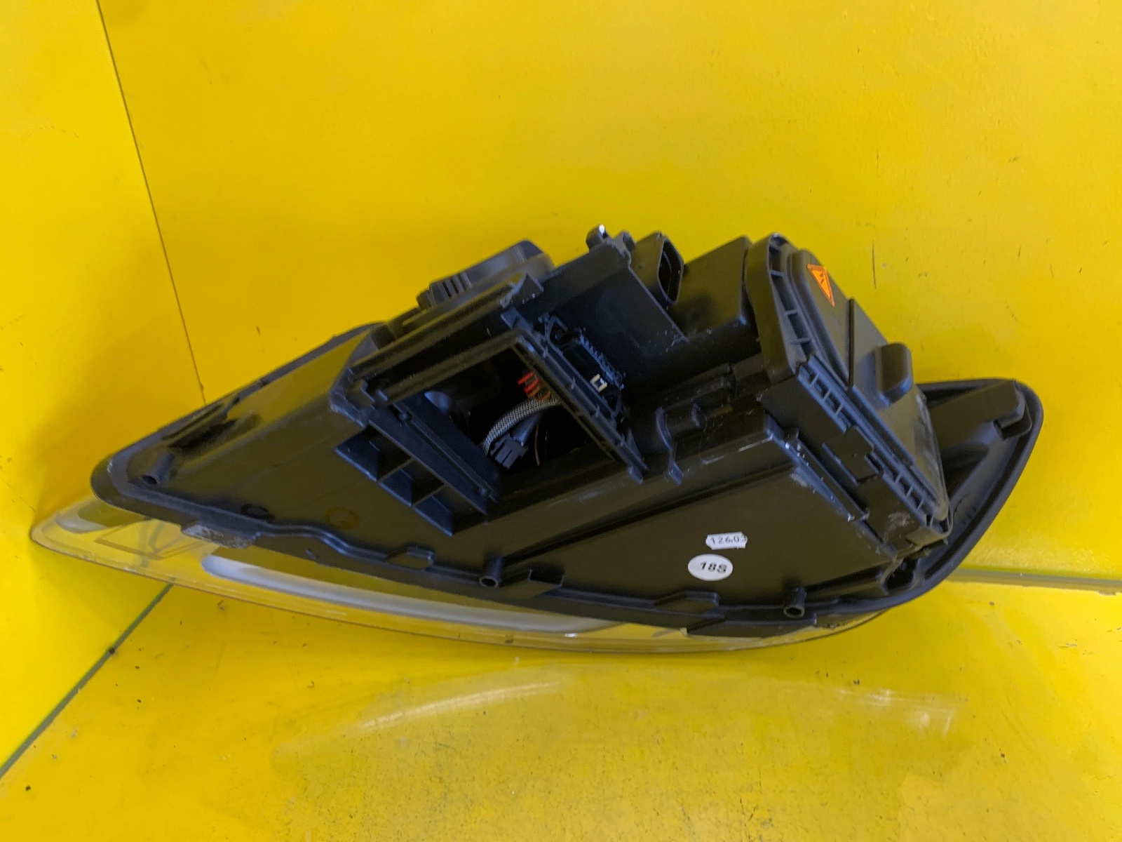 Reflektor Lampa Prawa Przód Audi Q7 Xenon 05- 4L0941030M Autolamps 4 Reflektor Lampa Prawa Przód Audi Q7 Xenon 05- 4L0941030M