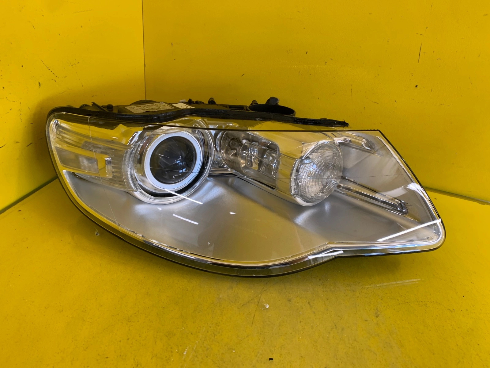 Reflektor Lampa prawa VW Touareg 07- Xenon skrętny 7L6941032C Autolamps Reflektor Lampa prawa VW Touareg 07- Xenon skrętny 7L6941032C