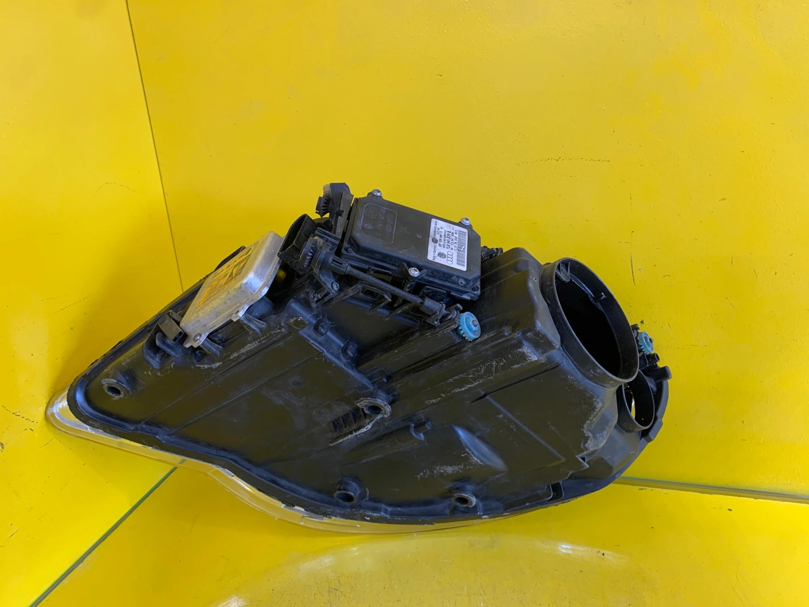 Reflektor Lampa prawa VW Touareg 07- Xenon skrętny 7L6941032C Autolamps 4 Reflektor Lampa prawa VW Touareg 07- Xenon skrętny 7L6941032C