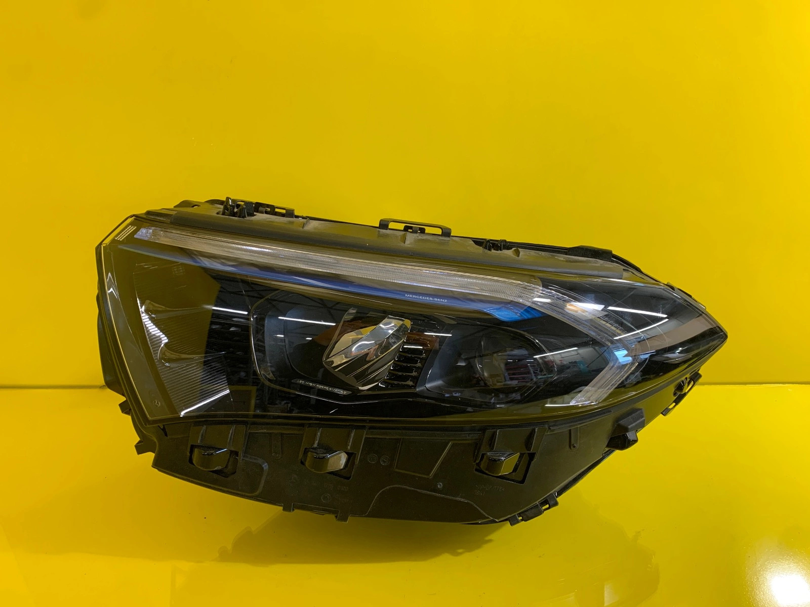 Reflektor Lampa Lewa Mercedes EQB EQA W243 Full Led A2439069000 Autolamps Reflektor Lampa Lewa Mercedes EQB EQA W243 Full Led A2439069000