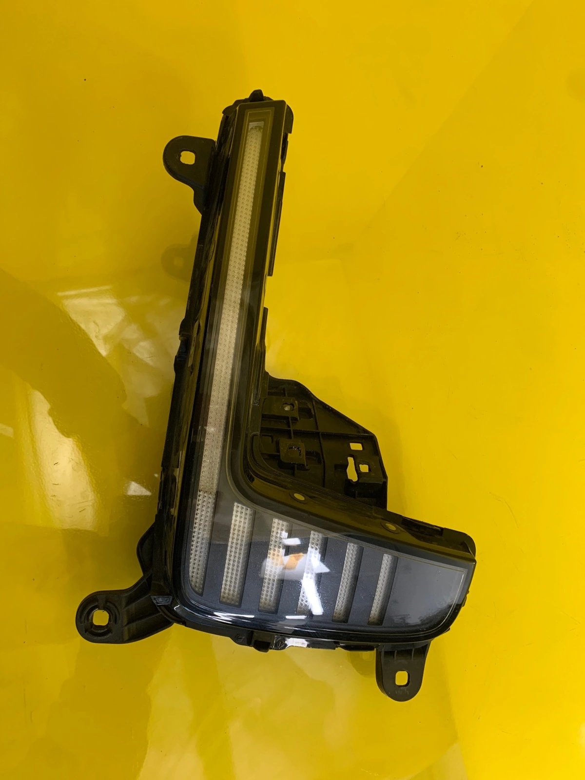 Reflektor Led DRL Prawy Przedni AUDI Q7 4M0 E-TRON Autolamps Reflektor Led DRL Prawy Przedni AUDI Q7 4M0 E-TRON