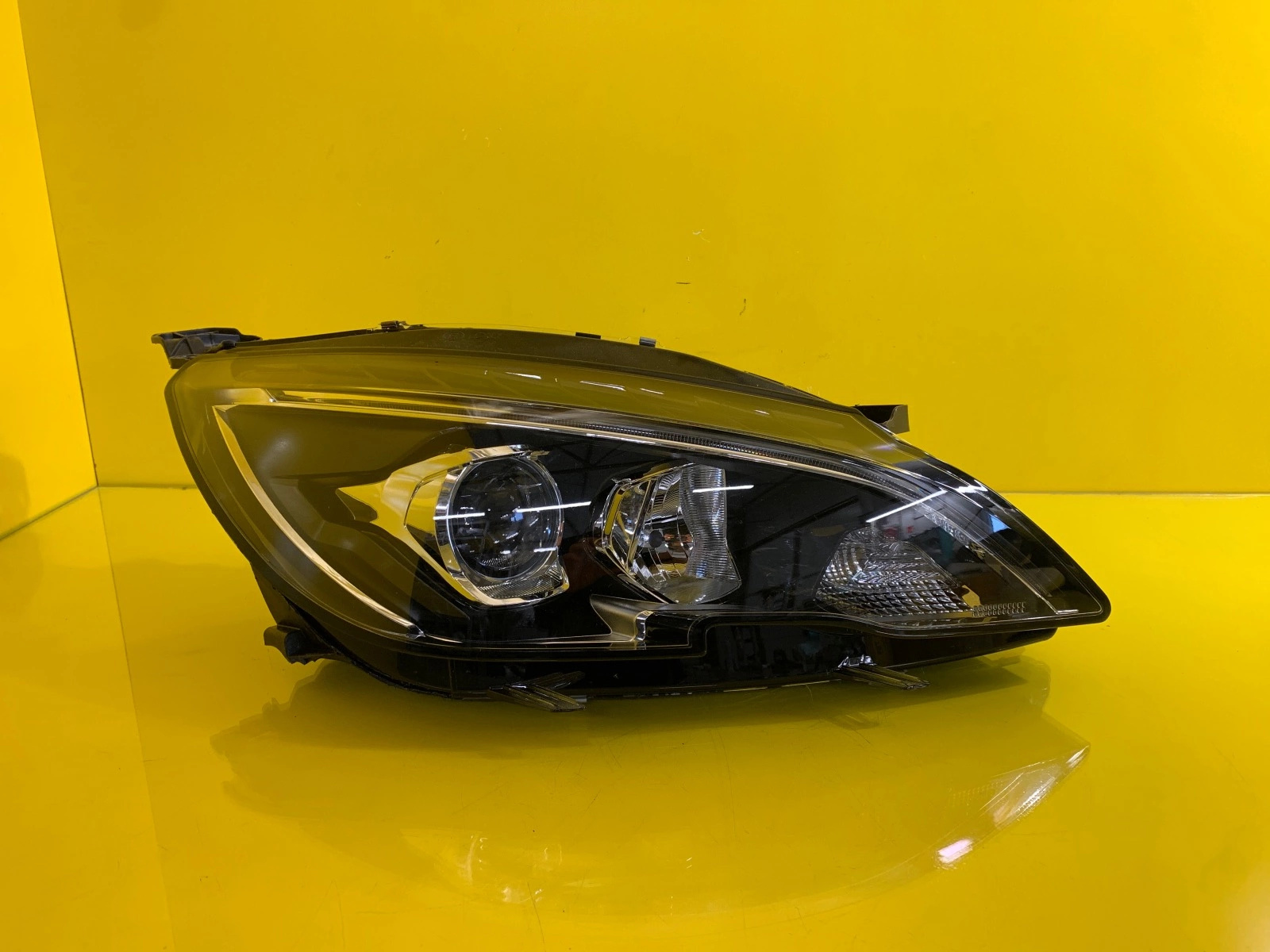 Reflektor Lampa Przód Prawa Peugeot 308 II T9 Lift Led + Soczewka Autolamps Reflektor Lampa Przód Prawa Peugeot 308 II T9 Lift Led + Soczewka