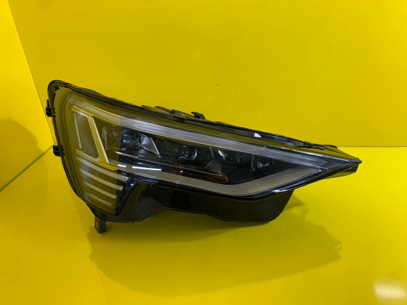 Reflektor Lampa Prawa Audi Q4 E-Tron Matrix Full Led 89A941036D Autolamps Reflektor Lampa Prawa Audi Q4 E-Tron Matrix Full Led 89A941036D