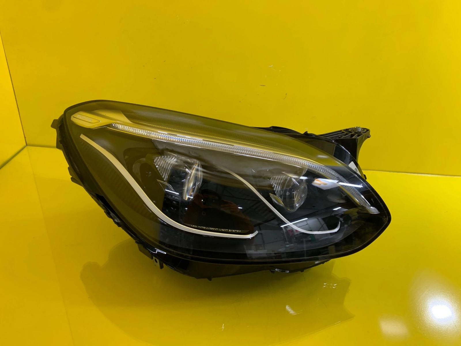 Reflektor Lampa Prawa Przednia Mercedes SLC W172 Full Led ILS A1729063001 Autolamps Reflektor Lampa Prawa Przednia Mercedes SLC W172 Full Led ILS A1729063001