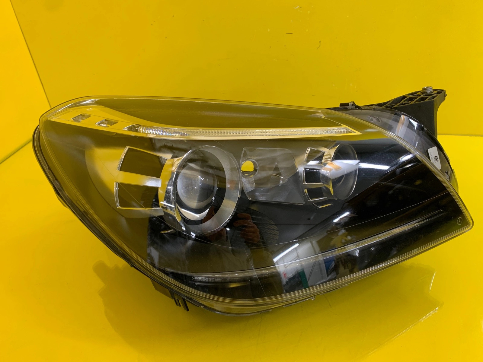 Reflektor Mercedes SLK AMG W172 Lampa Przód Prawa Bi-Xenon A1728202659 Autolamps Reflektor Mercedes SLK AMG W172 Lampa Przód Prawa Bi-Xenon A1728202659