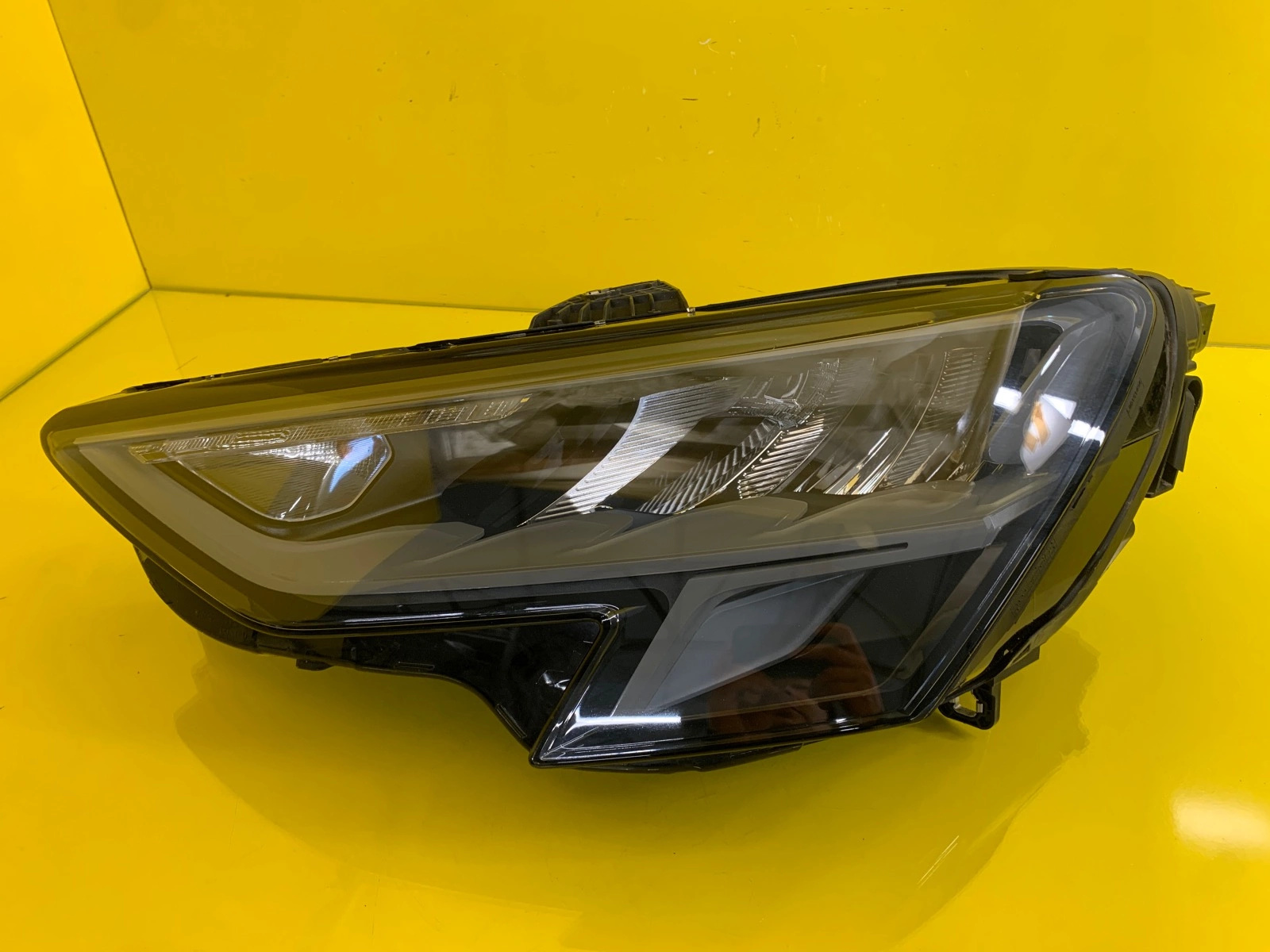 Reflektor Lampa Lewa Przednia Audi A3 8Y Full Led 8Y0941011 Autolamps Reflektor Lampa Lewa Przednia Audi A3 8Y Full Led 8Y0941011