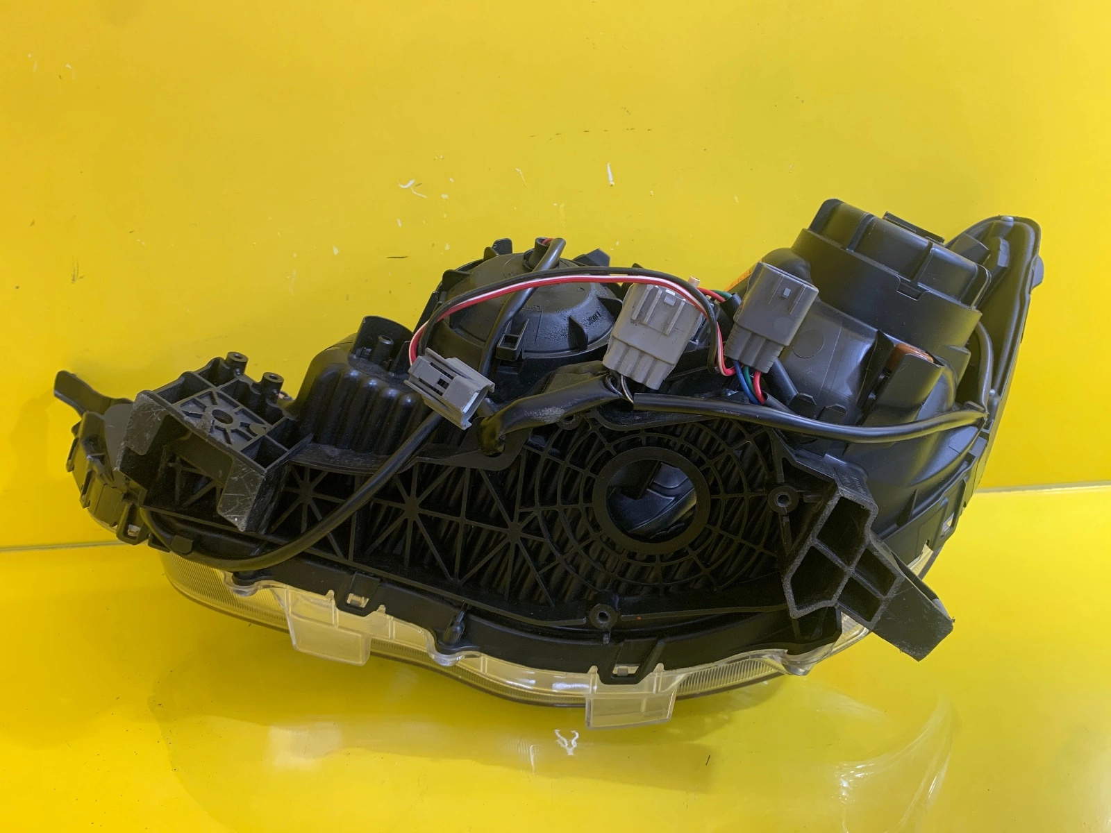 Reflektor Lampa Prawa Mitsubishi ASX 2010-2012 Xenon Czarna Autolamps 4 Reflektor Lampa Prawa Mitsubishi ASX 2010-2012 Xenon Czarna