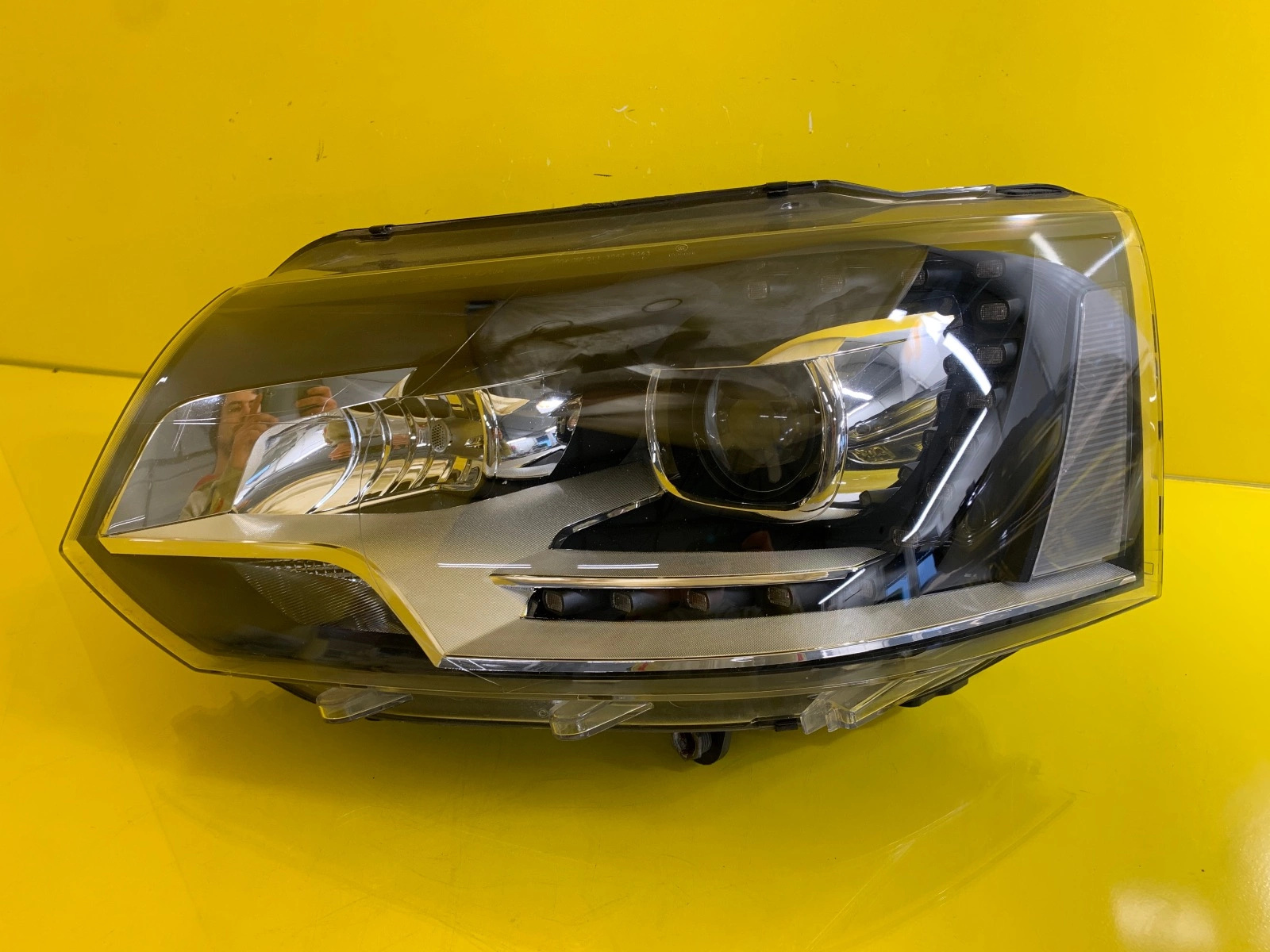 Reflektor Lampa lewa przednia VW T5 Lift xenon 7E5941015C Autolamps Reflektor Lampa lewa przednia VW T5 Lift xenon 7E5941015C