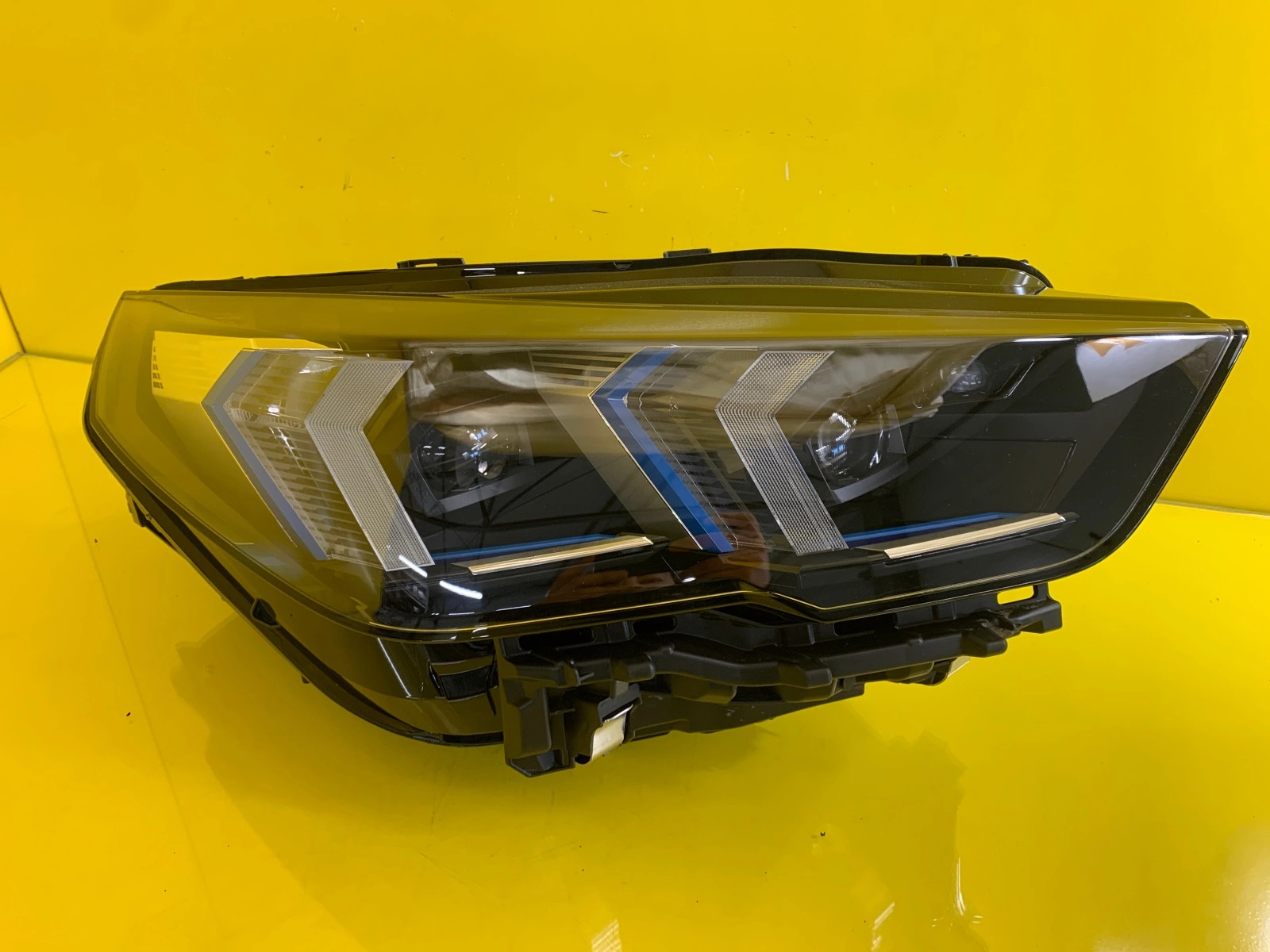 Reflektor Lampa prawa BMW X2 U10 Full Led 5A77EB8-04 Autolamps Reflektor Lampa prawa BMW X2 U10 Full Led 5A77EB8-04