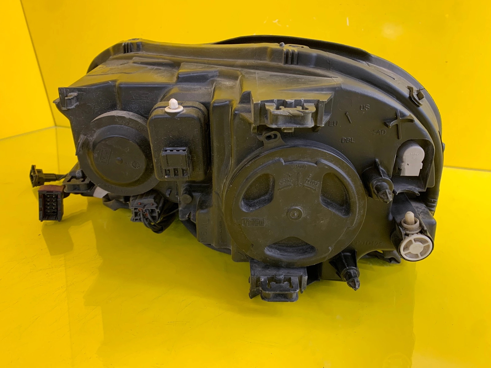 Reflektor Lampa Prawa Volvo XC90 Xenon 12-14 89904678 Autolamps 5 Reflektor Lampa Prawa Volvo XC90 Xenon 12-14 89904678