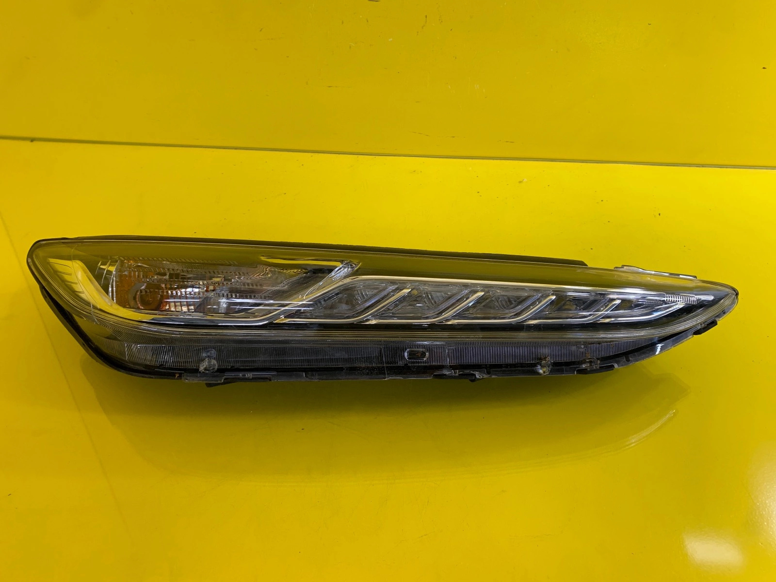 Reflektor Lampa Prawa Przednia Hyundai Kona 17-20 Górna Led Autolamps Reflektor Lampa Prawa Przednia Hyundai Kona 17-20 Górna Led