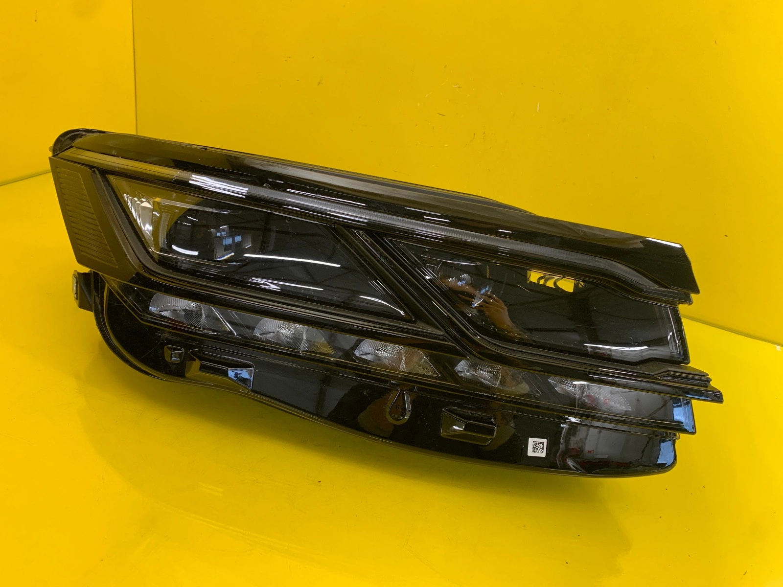 Reflektor Lampa Prawa VW Touareg 761 R-Line Lampa Prawa Przednia Full Led Matrix 761941081A Autolamps Reflektor Lampa Prawa VW Touareg 761 R-Line Lampa Prawa Przednia Full Led Matrix 761941081A