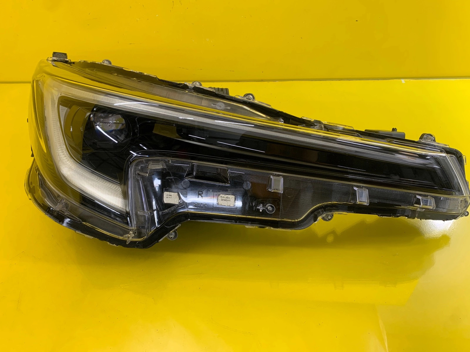 Reflektor Lampa prawa Toyota Corolla E21 Lift HB 81110-02X10 Autolamps Reflektor Lampa prawa Toyota Corolla E21 Lift HB 81110-02X10