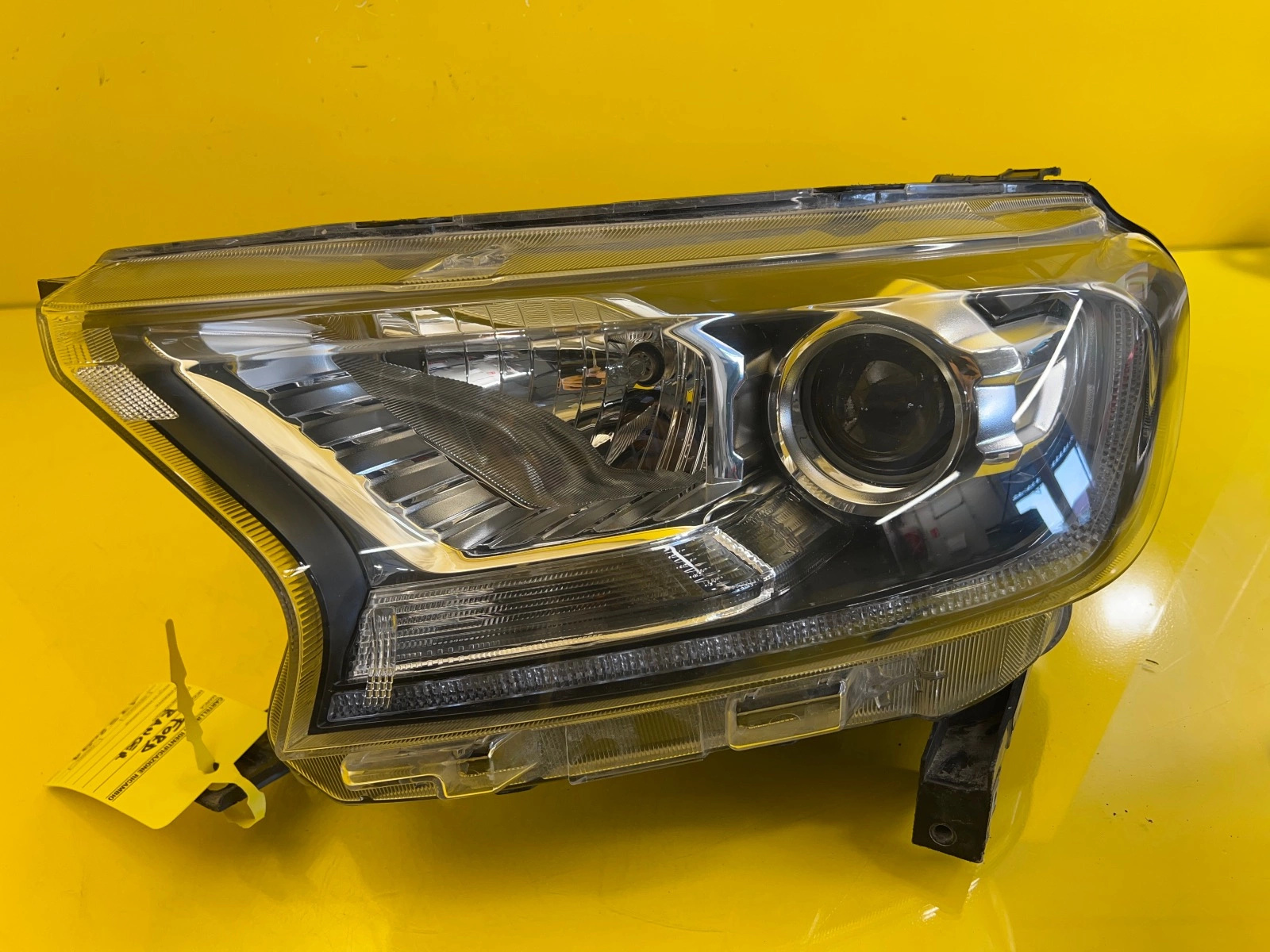 Reflektor Lampa Lewa Ford Ranger Raptor XENON Autolamps Reflektor Lampa Lewa Ford Ranger Raptor XENON