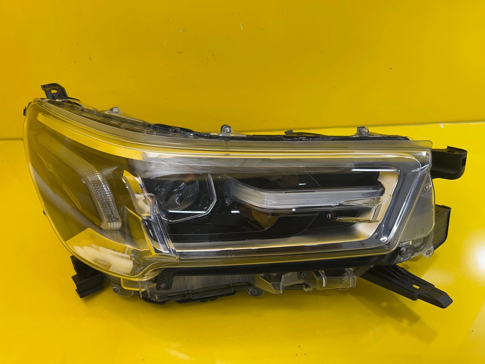 Reflektor Lampa Prawa Toyota Hilux VIII 8 Lift Full Led Autolamps Reflektor Lampa Prawa Toyota Hilux VIII 8 Lift Full Led