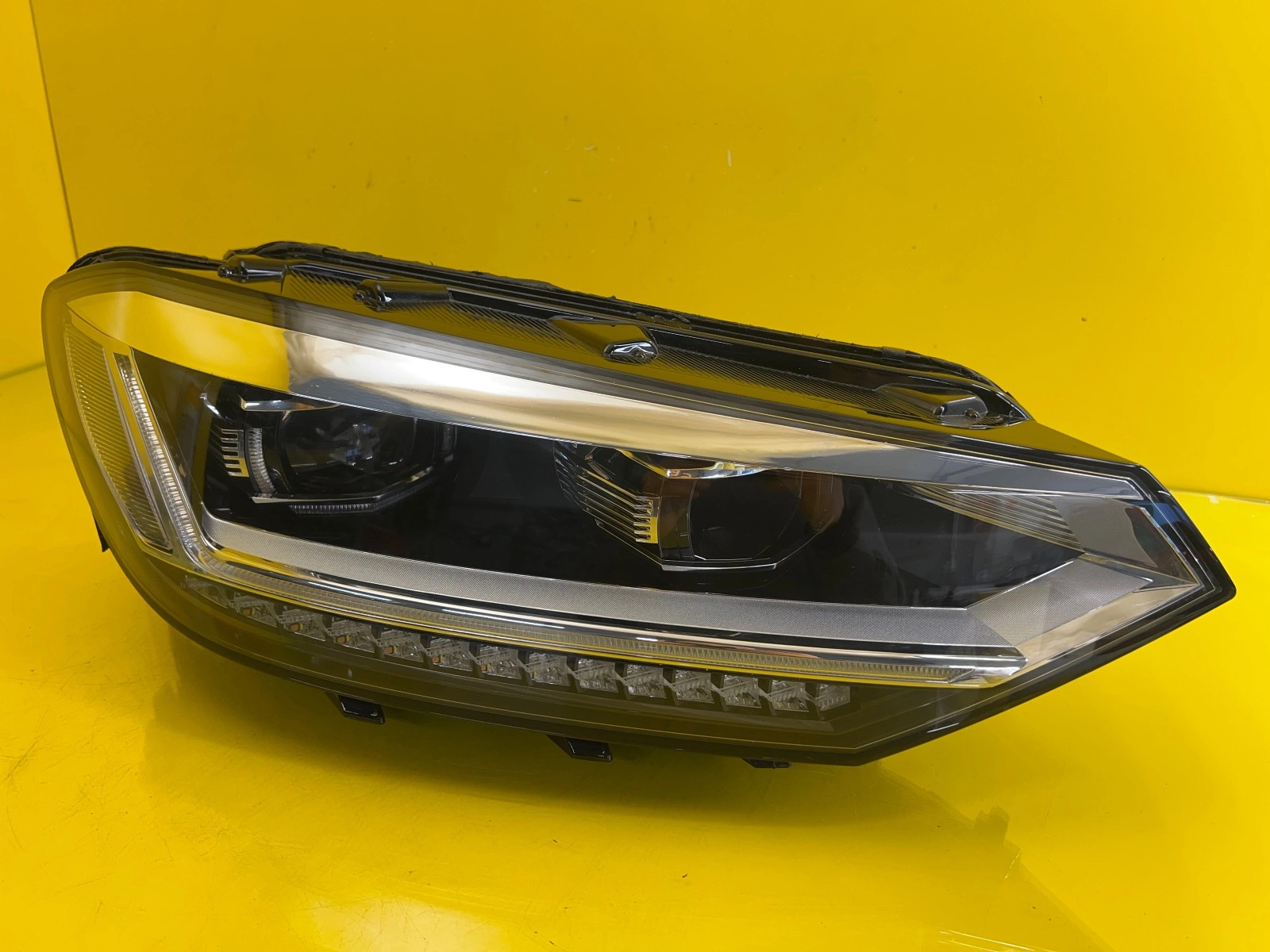 Reflektor Lampa Prawa VW Touran III 5TB Full Led 5TB941082A Autolamps Reflektor Lampa Prawa VW Touran III 5TB Full Led 5TB941082A
