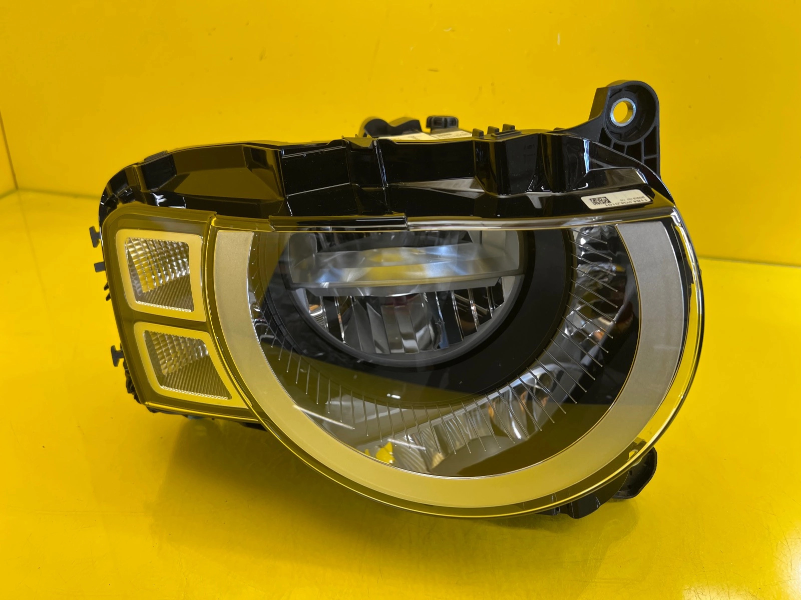 Reflektor Lampa Prawa Przednia Land Rover Defender 2 LED 20- Autolamps Reflektor Lampa Prawa Przednia Land Rover Defender 2 LED 20-