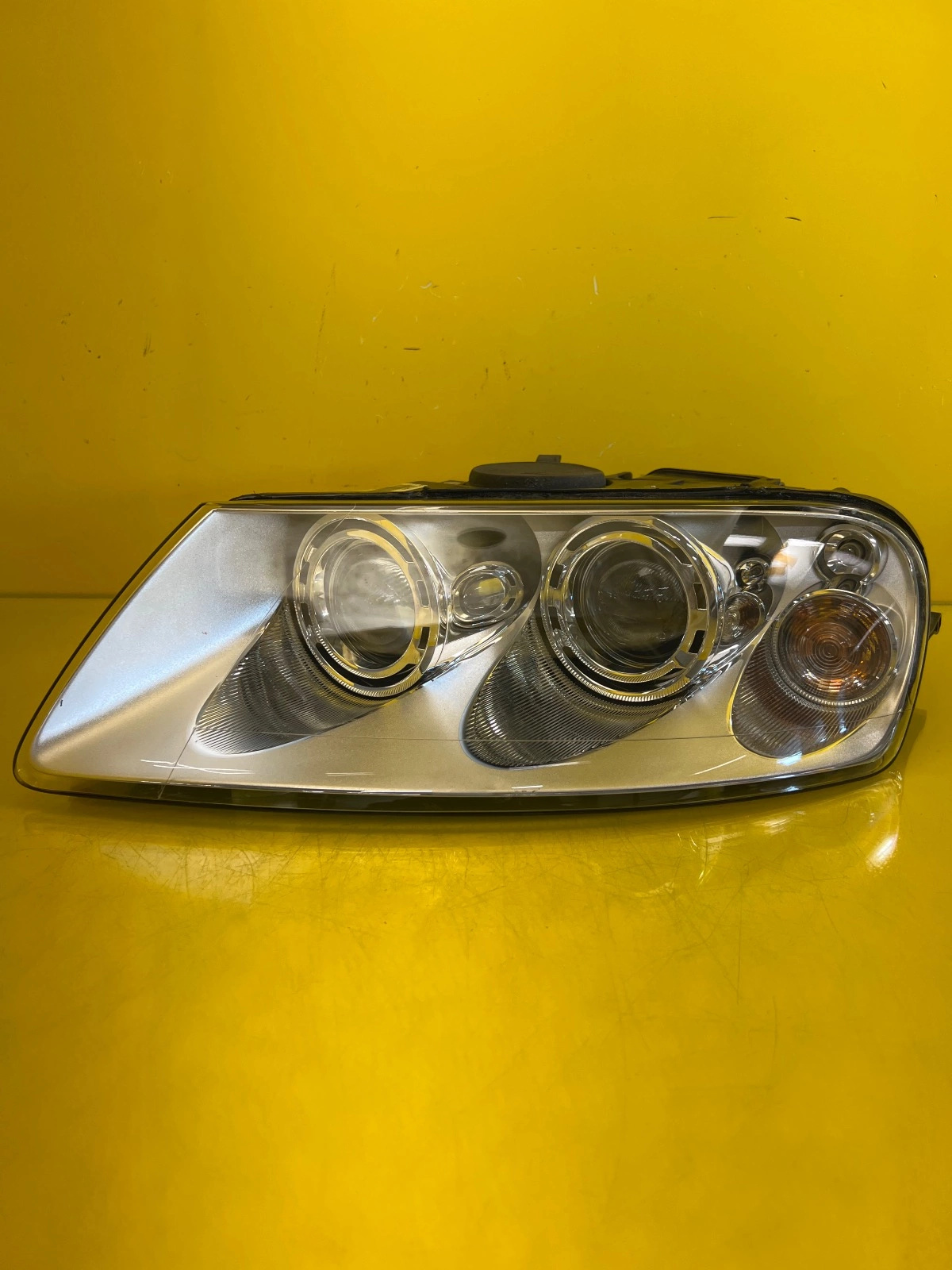 Reflektor Lampa Lewa Przednia VW Touareg 1 7L6 02-06 Xenon Autolamps Reflektor Lampa Lewa Przednia VW Touareg 1 7L6 02-06 Xenon