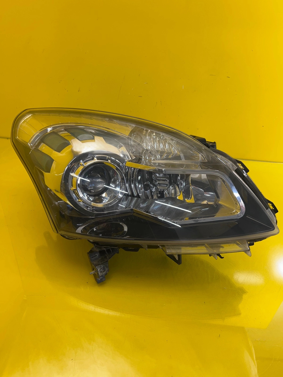Reflektor Lampa Prawa Przednia Renault Koleos I Xenon 07-13 Autolamps Reflektor Lampa Prawa Przednia Renault Koleos I Xenon 07-13