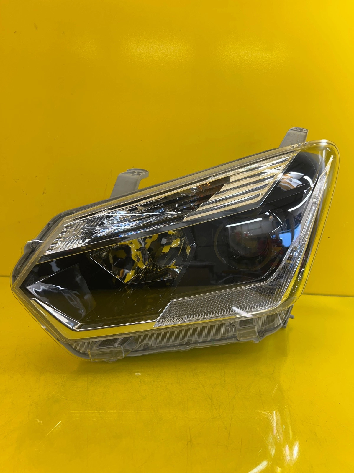 Reflektor Lampa Lewa Isuzu D Max 2 II Lift Zwykła + Led 15-20 LH 100-18544 Autolamps Reflektor Lampa Lewa Isuzu D Max 2 II Lift Zwykła + Led 15-20 LH 100-18544